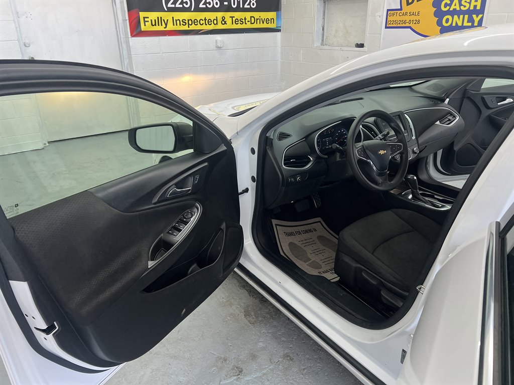 2016 Chevrolet Malibu - $8,599