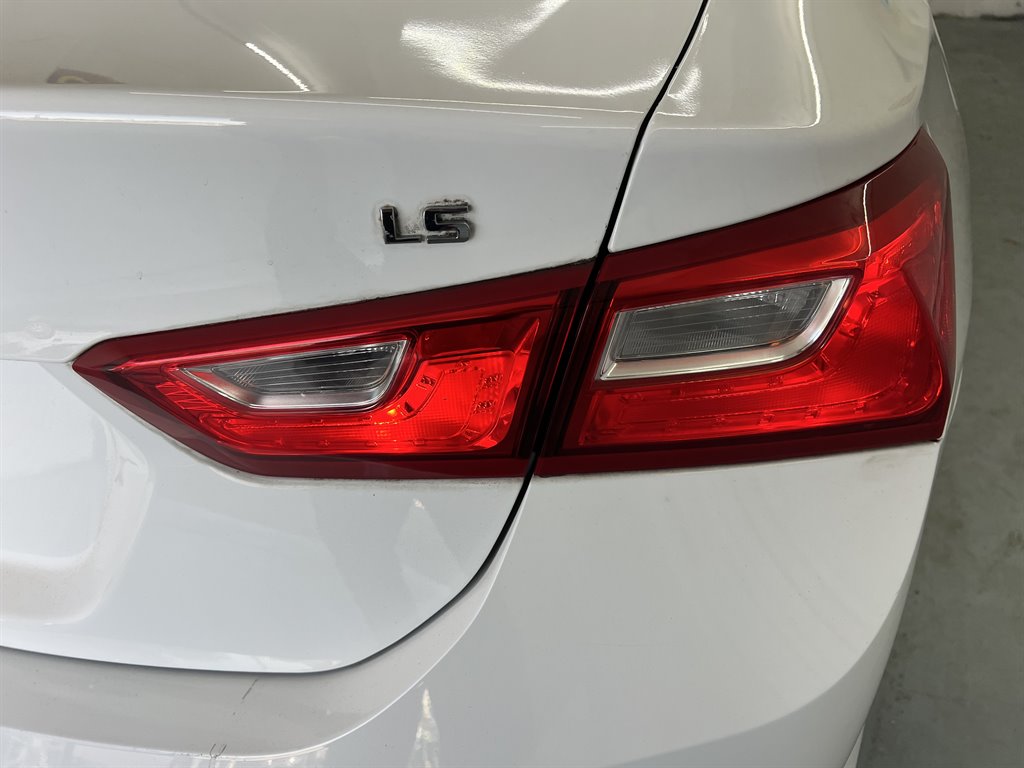 2016 Chevrolet Malibu - $8,599