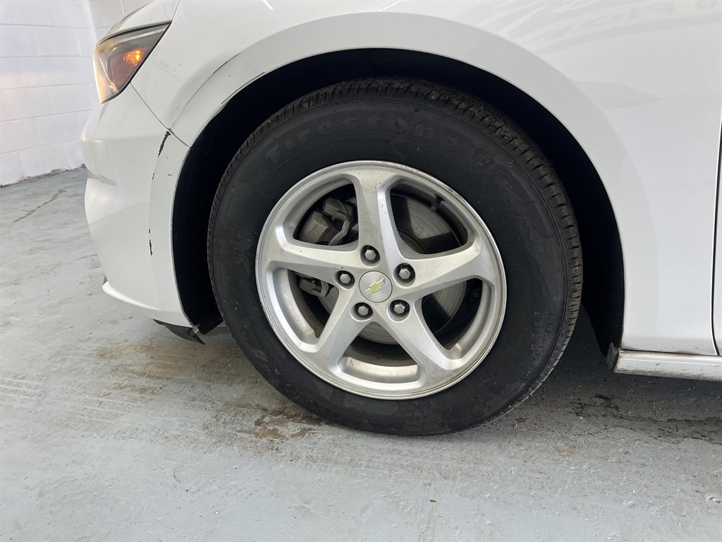 2016 Chevrolet Malibu - $8,599