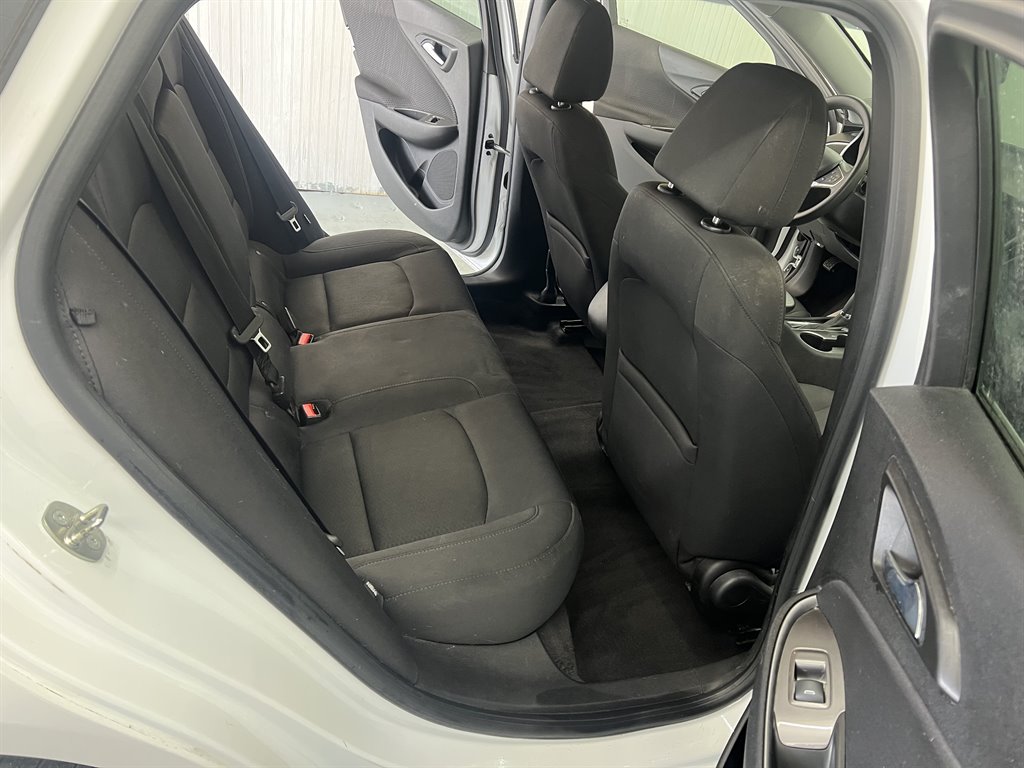 2016 Chevrolet Malibu - $8,599