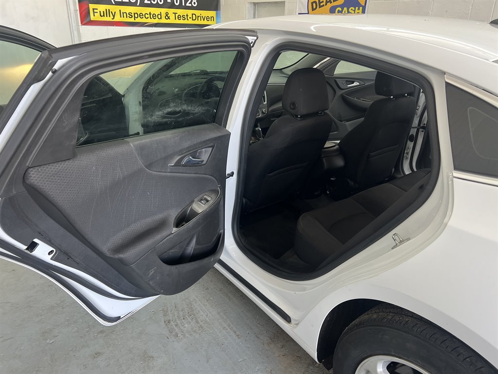2016 Chevrolet Malibu - $8,599