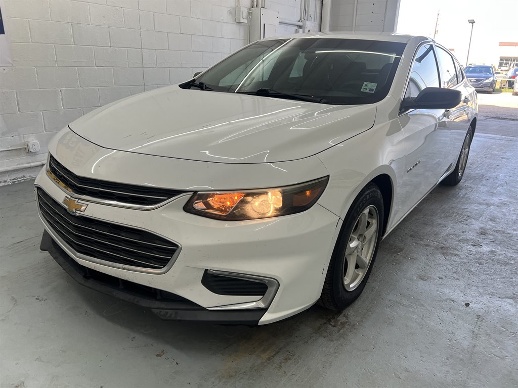 2016 Chevrolet Malibu - $8,599