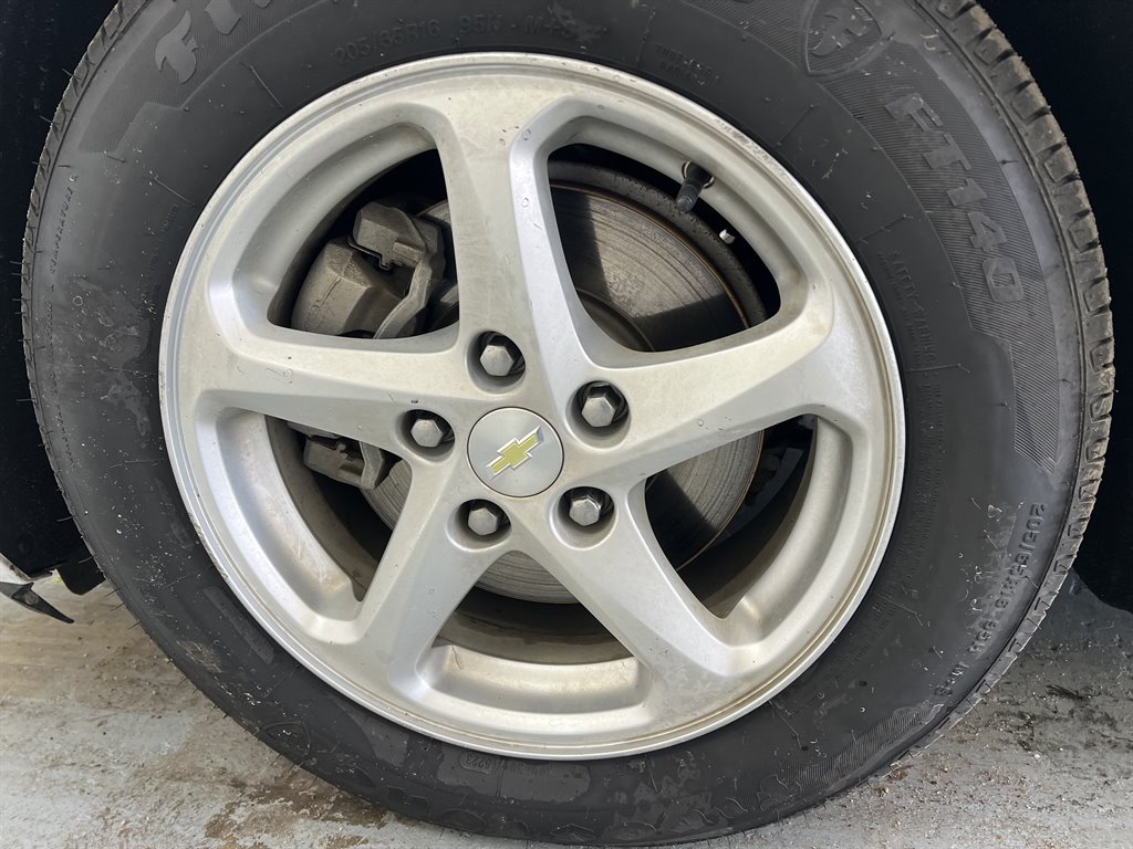 2016 Chevrolet Malibu - $8,599