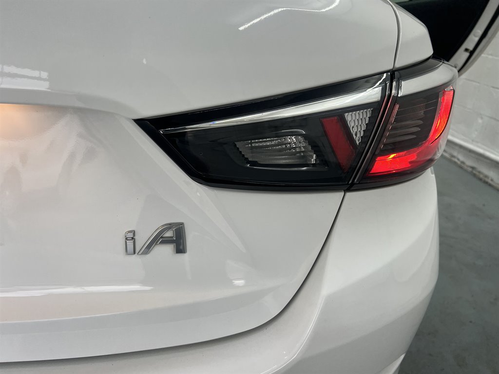 2018 Toyota Yaris - $10,999