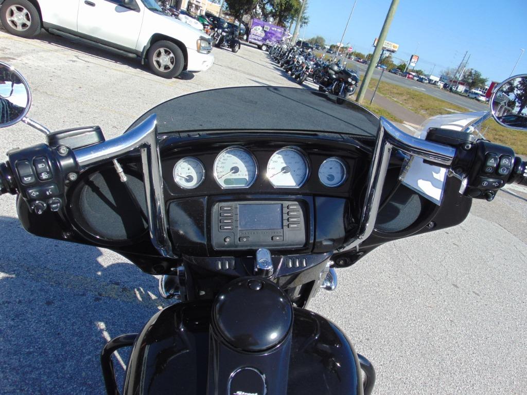 2014 Harley-Davidson Street Glide FLHX photo