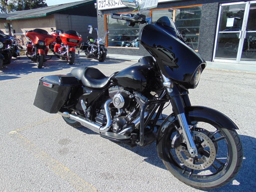 2014 Harley-Davidson Street Glide FLHX photo