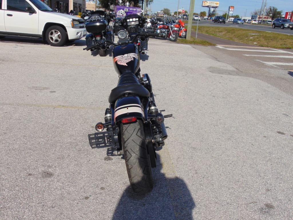 2017 Harley-Davidson Iron 883 XL883N photo