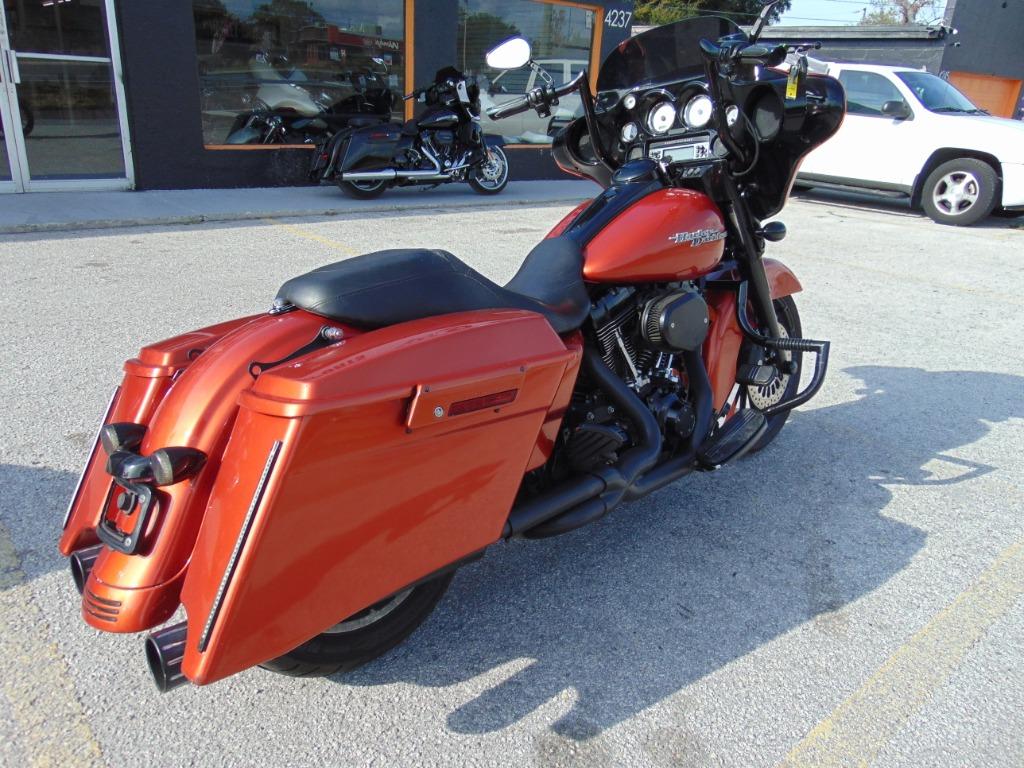 2011 Harley-Davidson Street Glide FLHX photo
