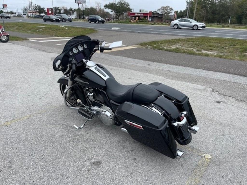 2019 Harley-Davidson Street Glide FLHX photo