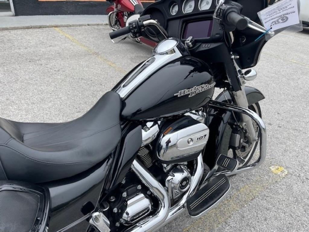 2019 Harley-Davidson Street Glide FLHX photo