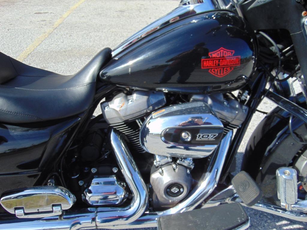 2020 Harley-Davidson Electra Glide Standard FLHT photo