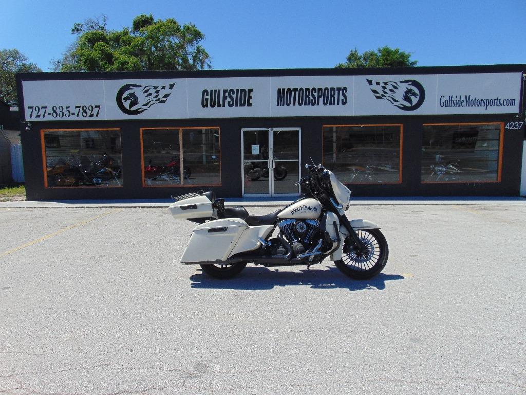 2015 Harley-Davidson Street Glide FLHXS Custom photo