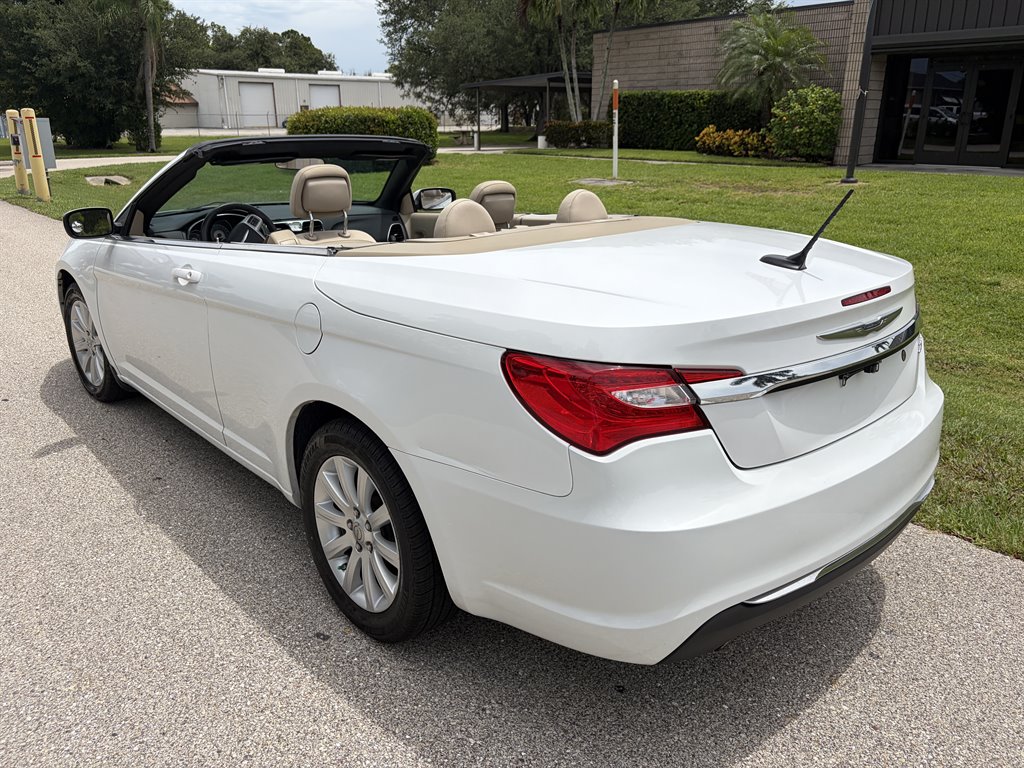 2013 Chrysler 200 - $7,999