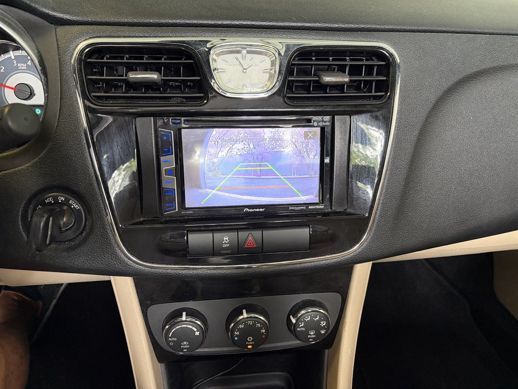 2013 Chrysler 200 - $7,999