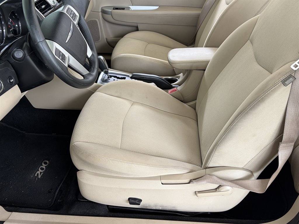 2013 Chrysler 200 - $7,999