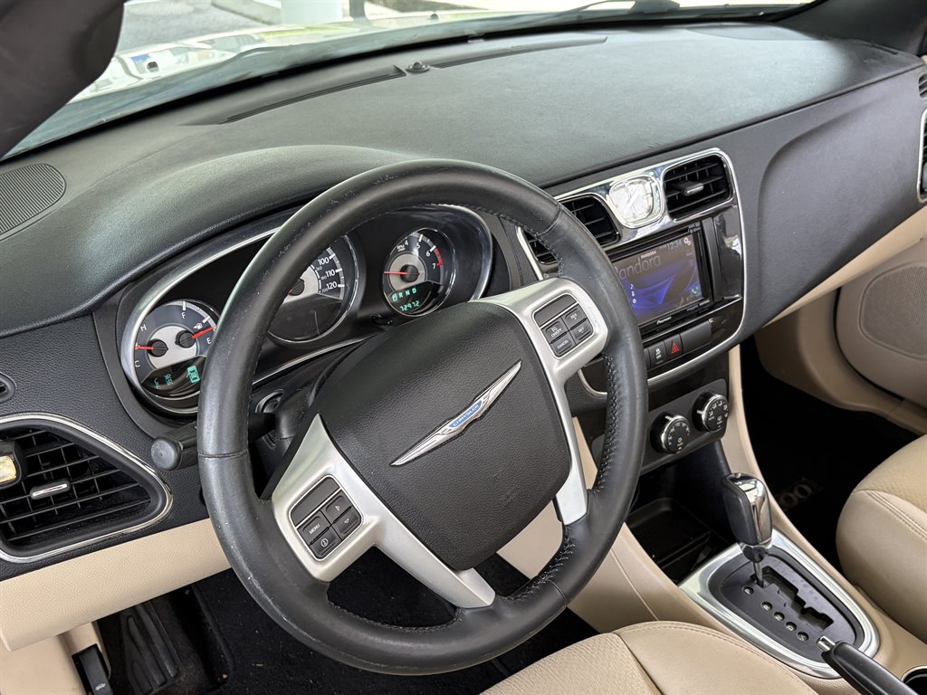 2013 Chrysler 200 - $7,999