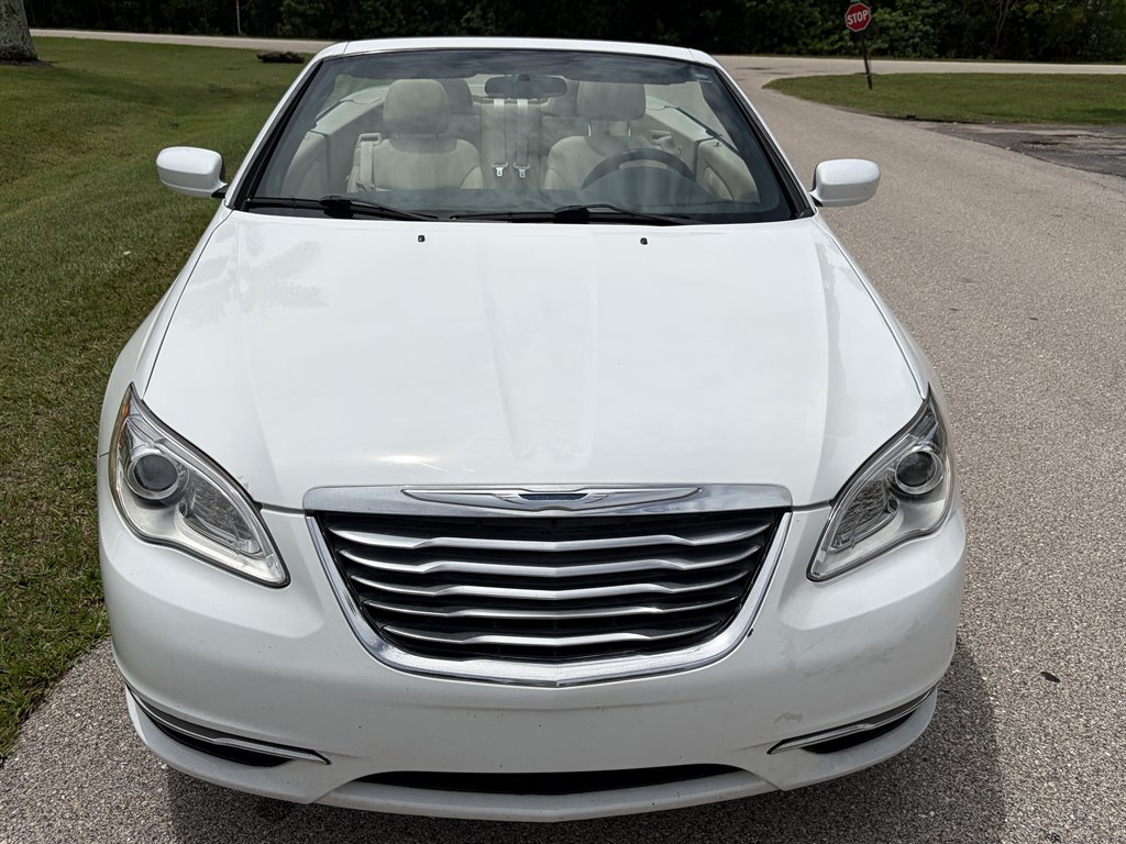 2013 Chrysler 200 - $7,999