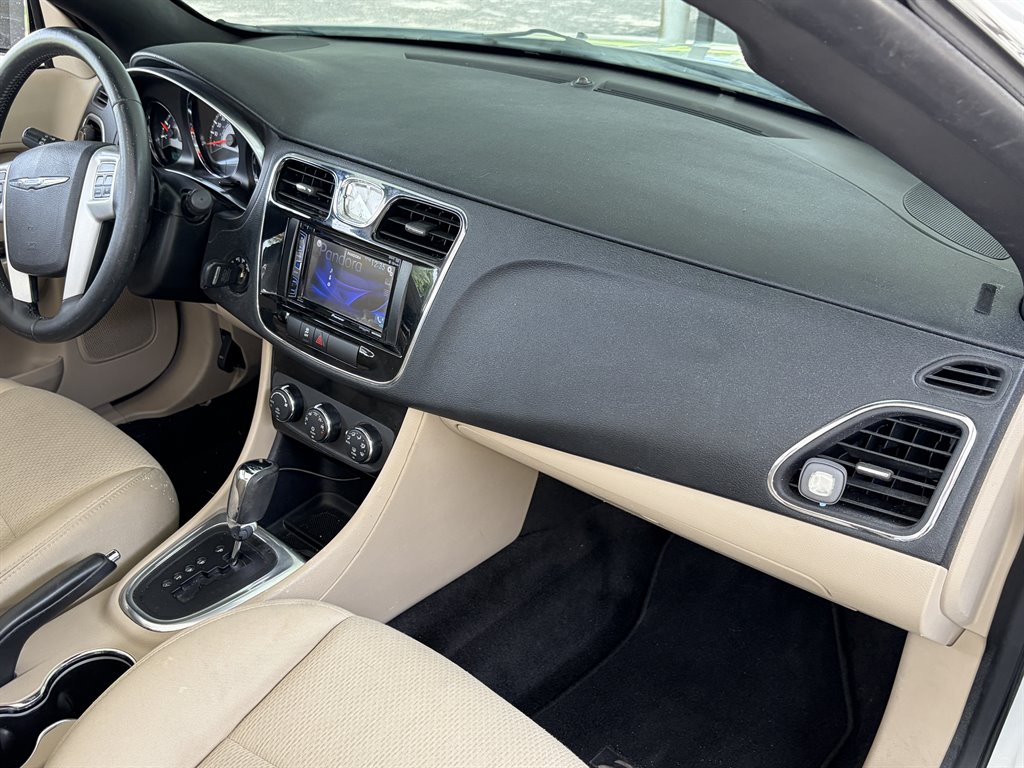 2013 Chrysler 200 - $7,999