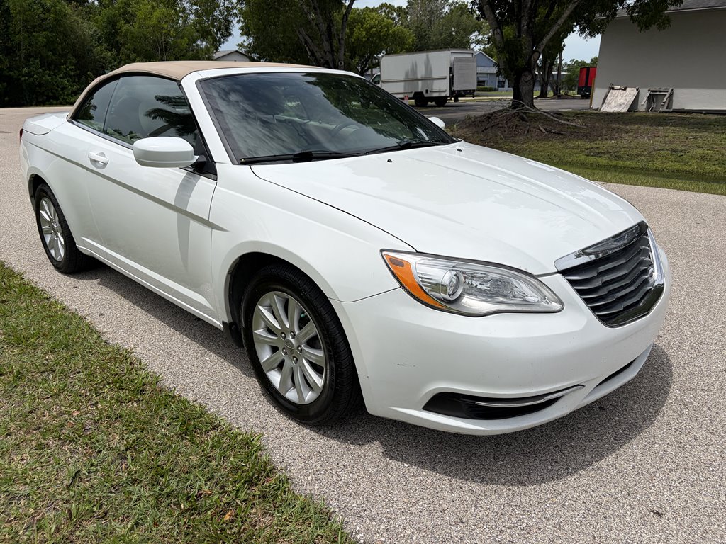 2013 Chrysler 200 - $7,999