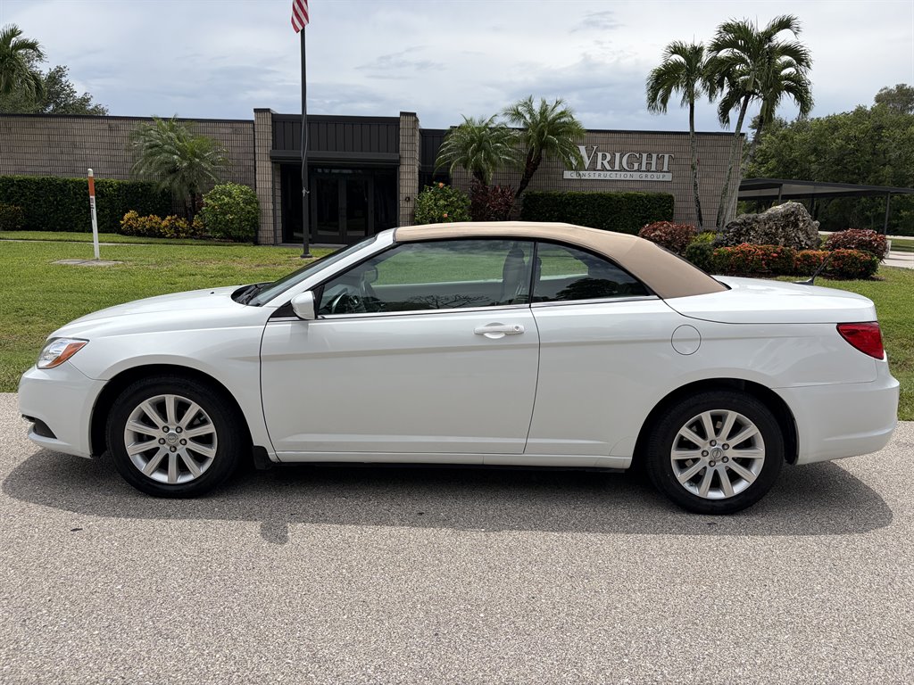2013 Chrysler 200 - $7,999