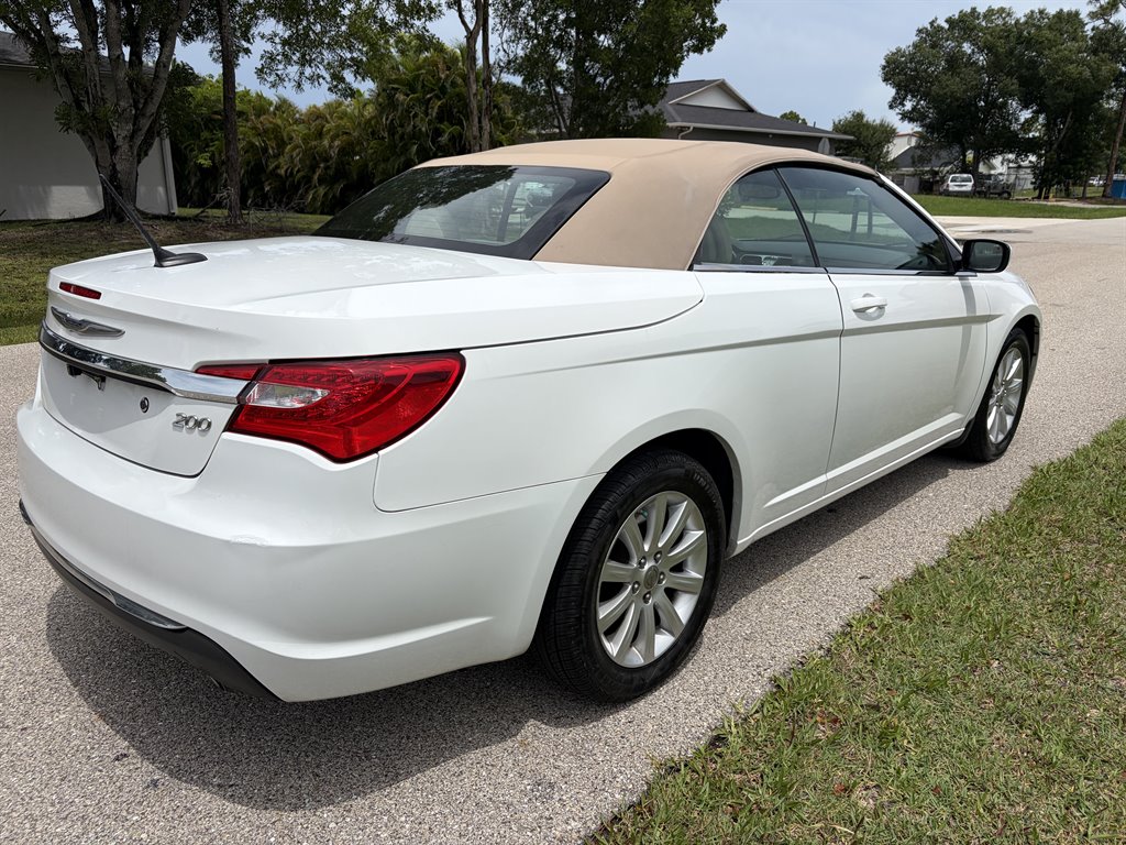 2013 Chrysler 200 - $7,999