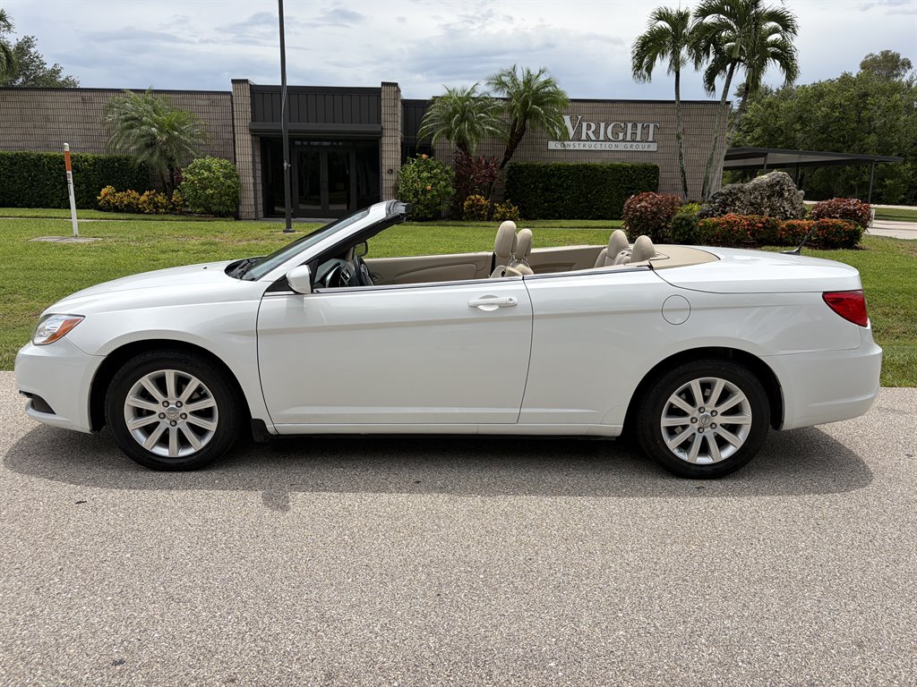2013 Chrysler 200 - $7,999