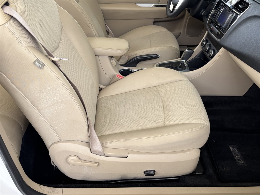 2013 Chrysler 200 - $7,999