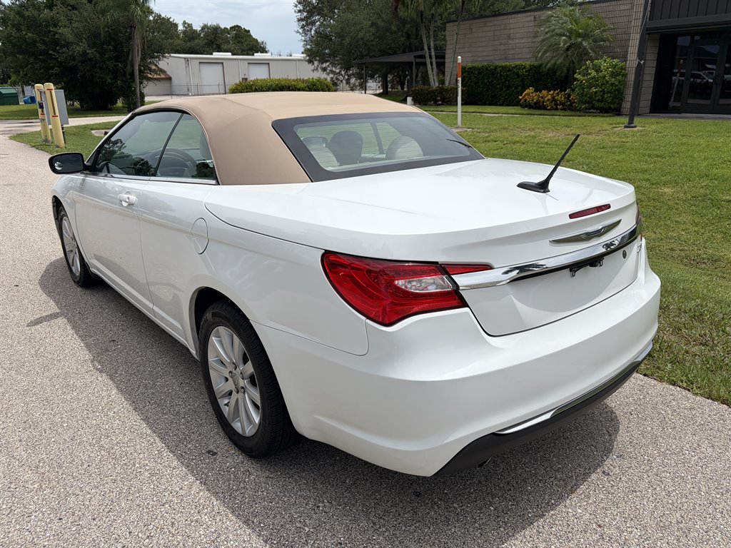 2013 Chrysler 200 - $7,999