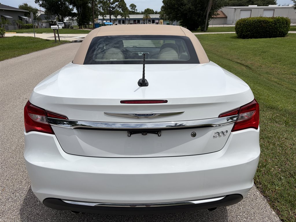 2013 Chrysler 200 - $7,999
