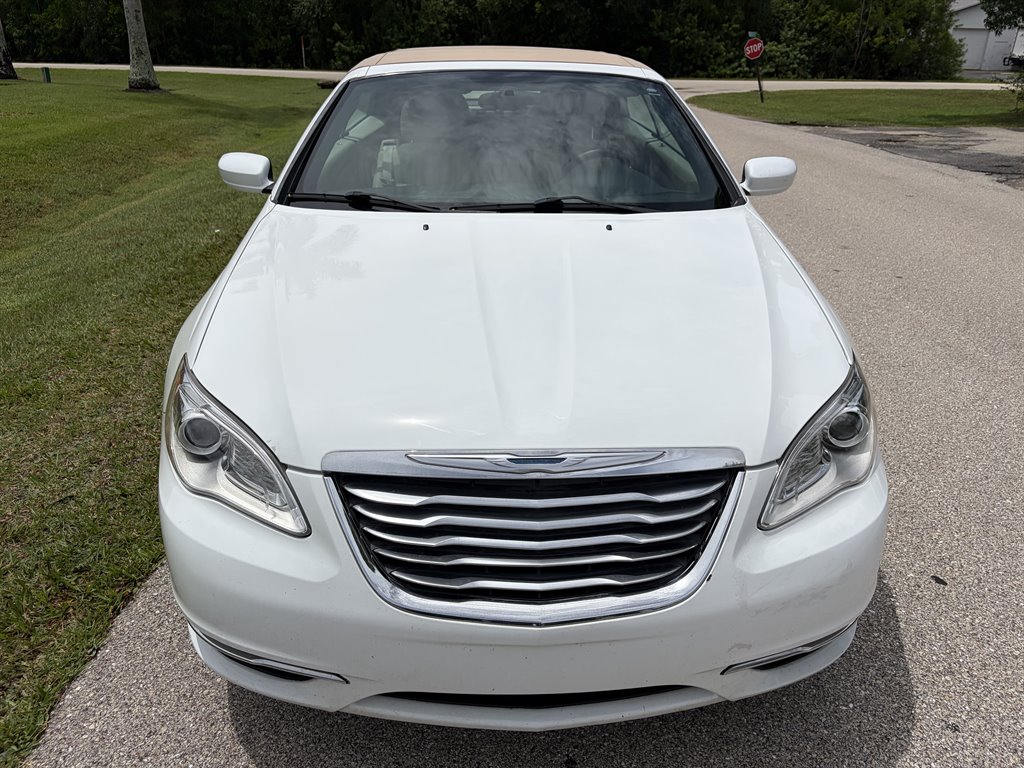 2013 Chrysler 200 - $7,999