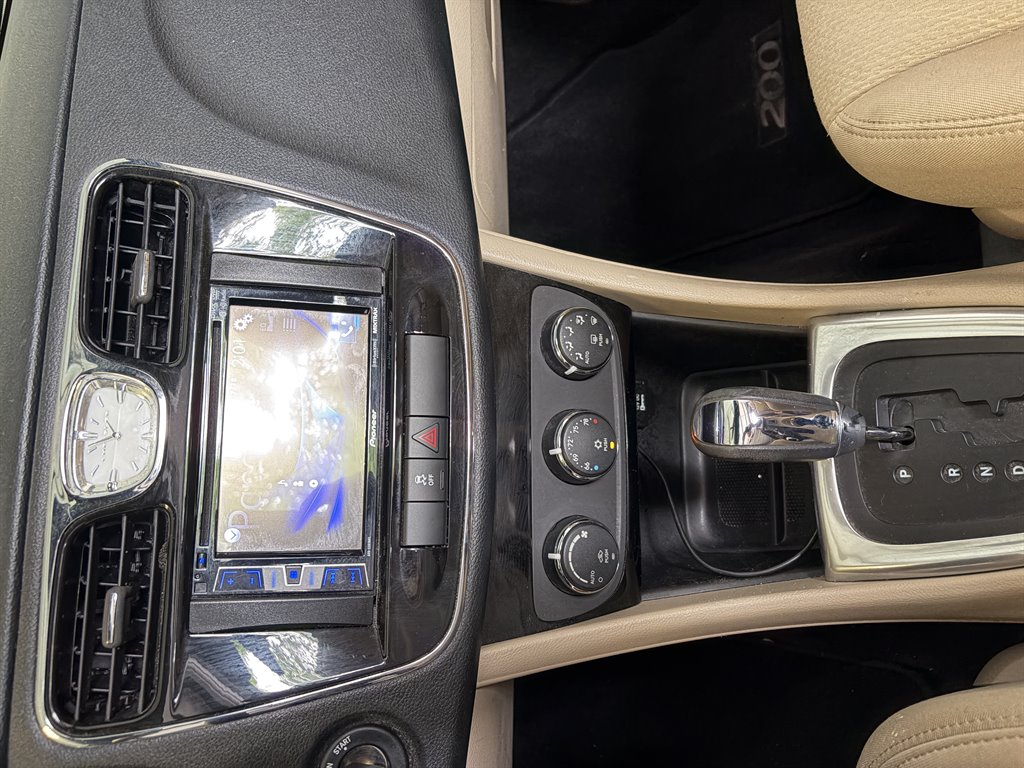 2013 Chrysler 200 - $7,999