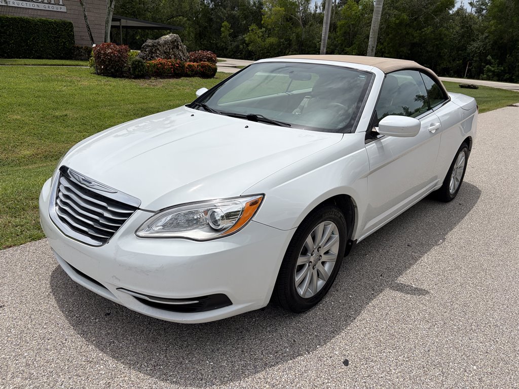 2013 Chrysler 200 - $7,999
