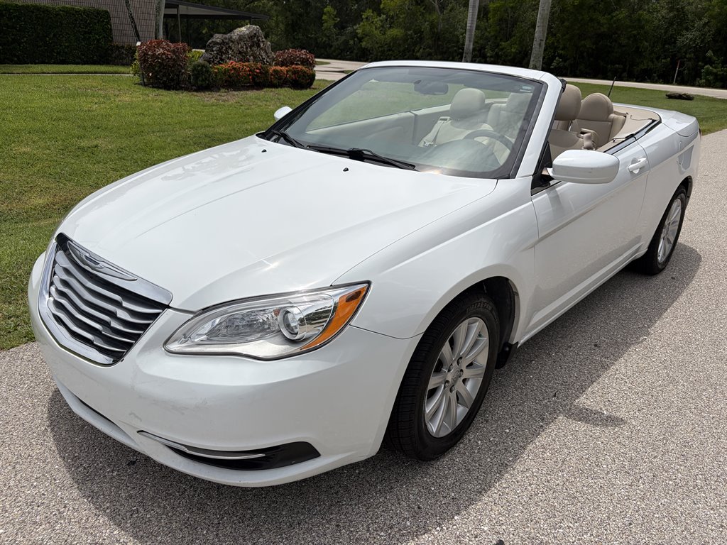 2013 Chrysler 200 - $7,999