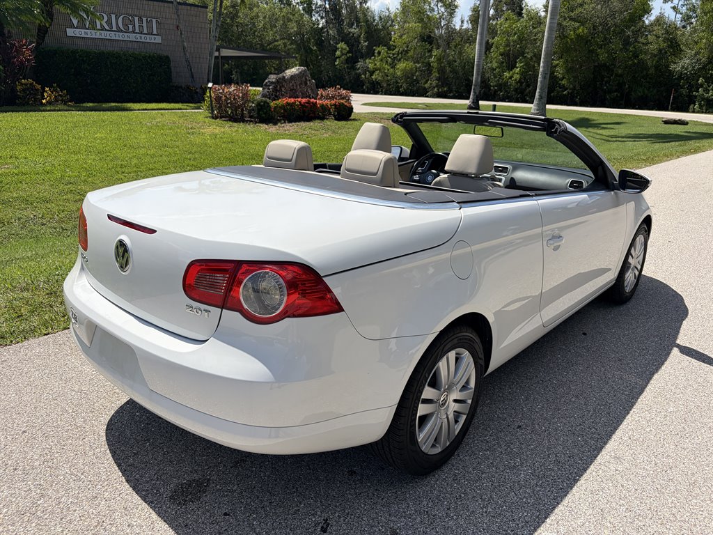 2010 Volkswagen Eos - $7,750