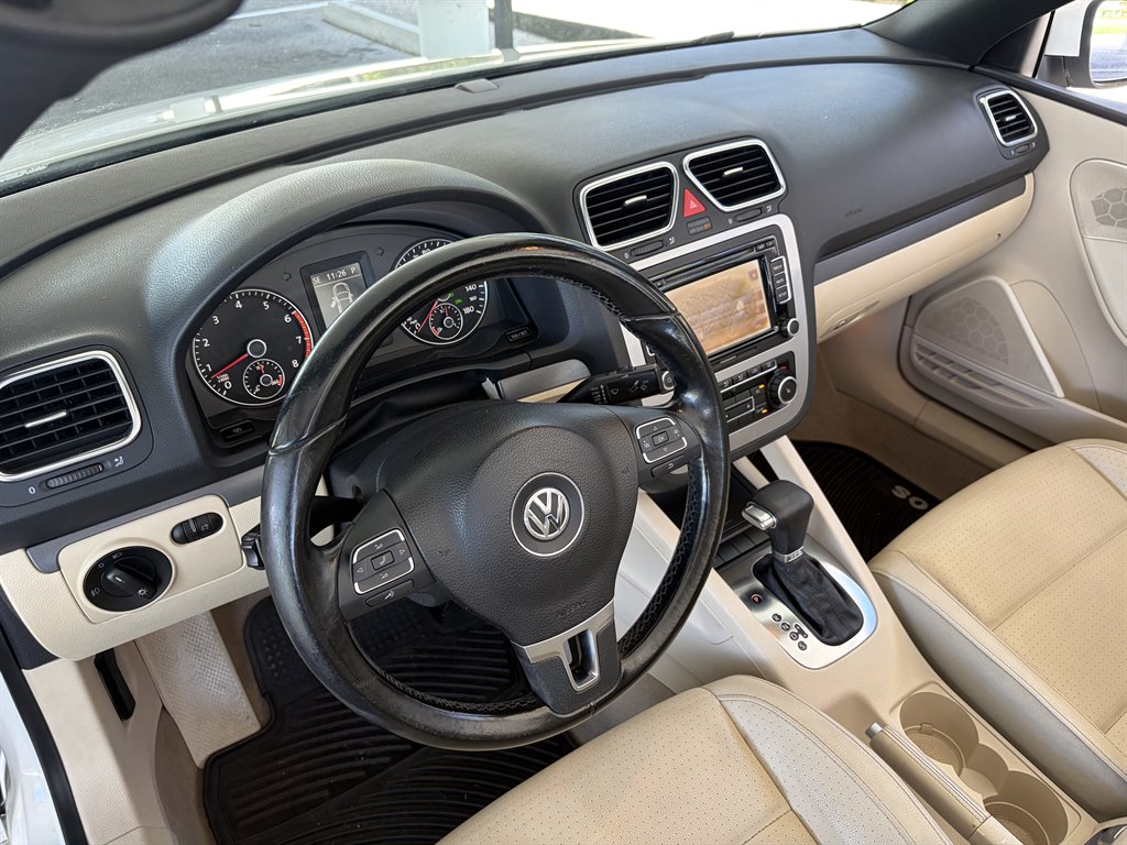 2010 Volkswagen Eos - $7,750