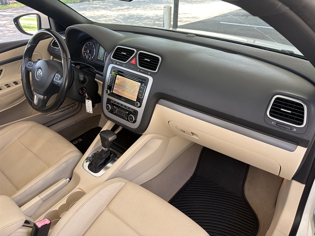 2010 Volkswagen Eos - $7,750