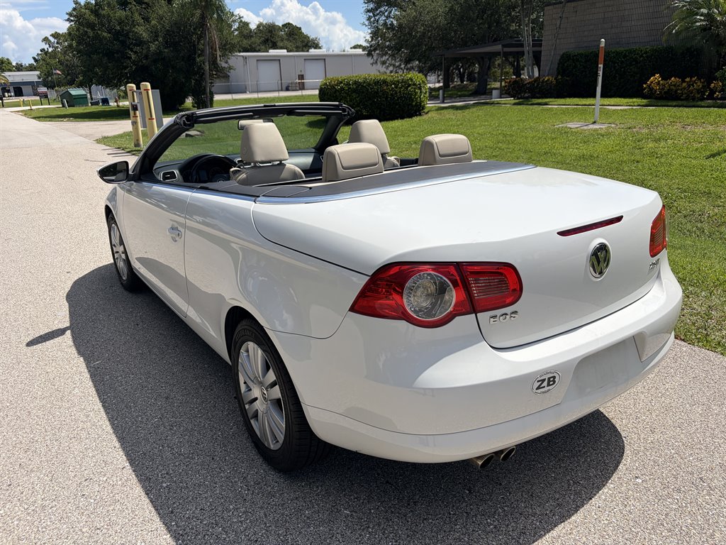 2010 Volkswagen Eos - $7,750