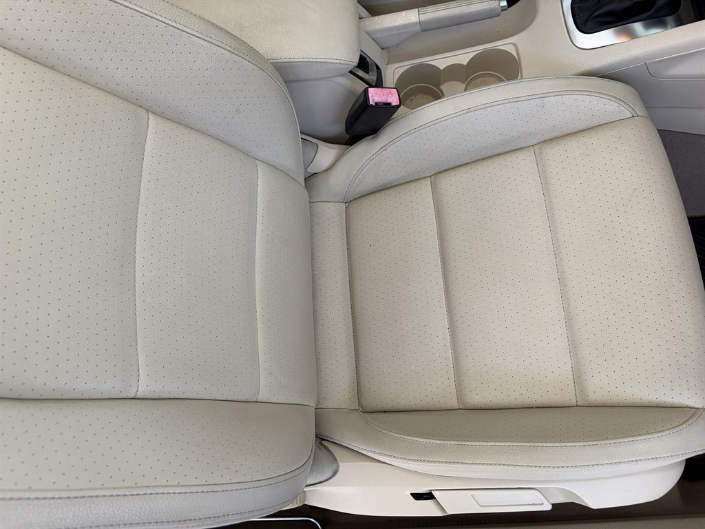 2010 Volkswagen Eos - $7,750