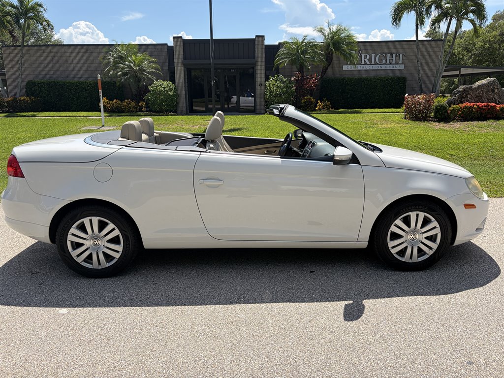 2010 Volkswagen Eos - $7,750