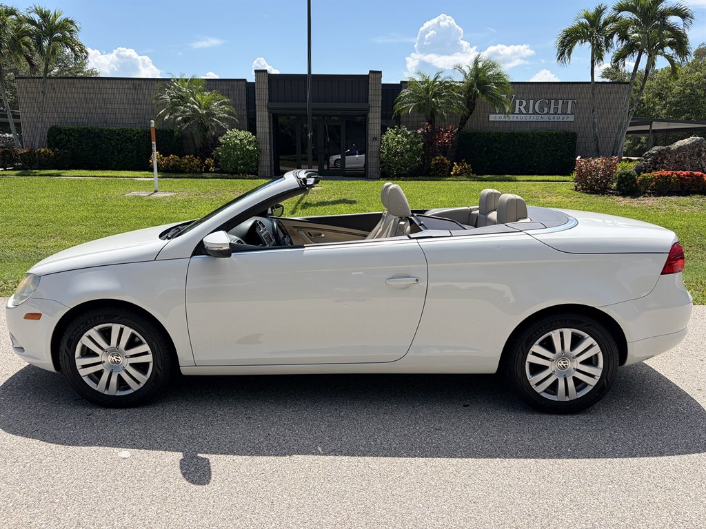 2010 Volkswagen Eos - $7,750