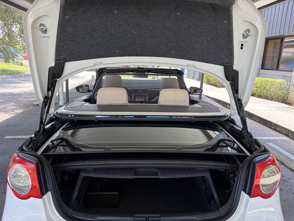 2010 Volkswagen Eos - $7,750