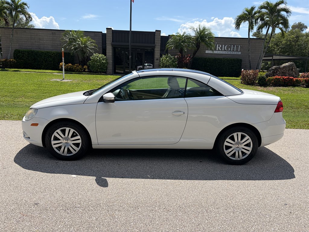 2010 Volkswagen Eos - $7,750