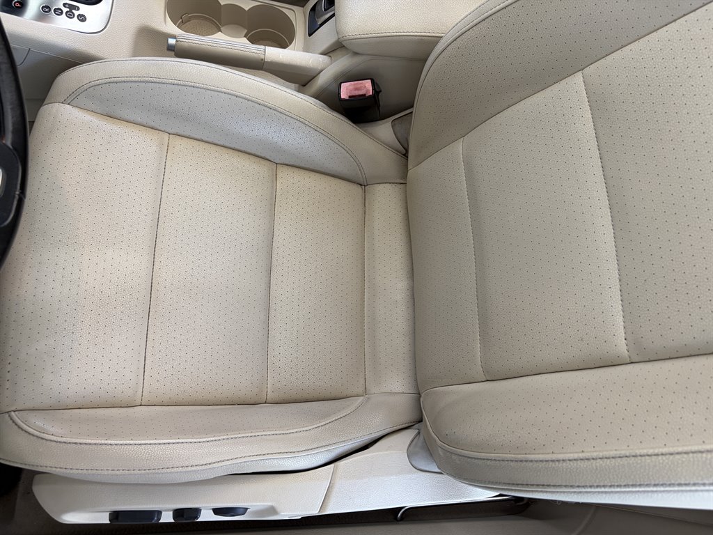 2010 Volkswagen Eos - $7,750