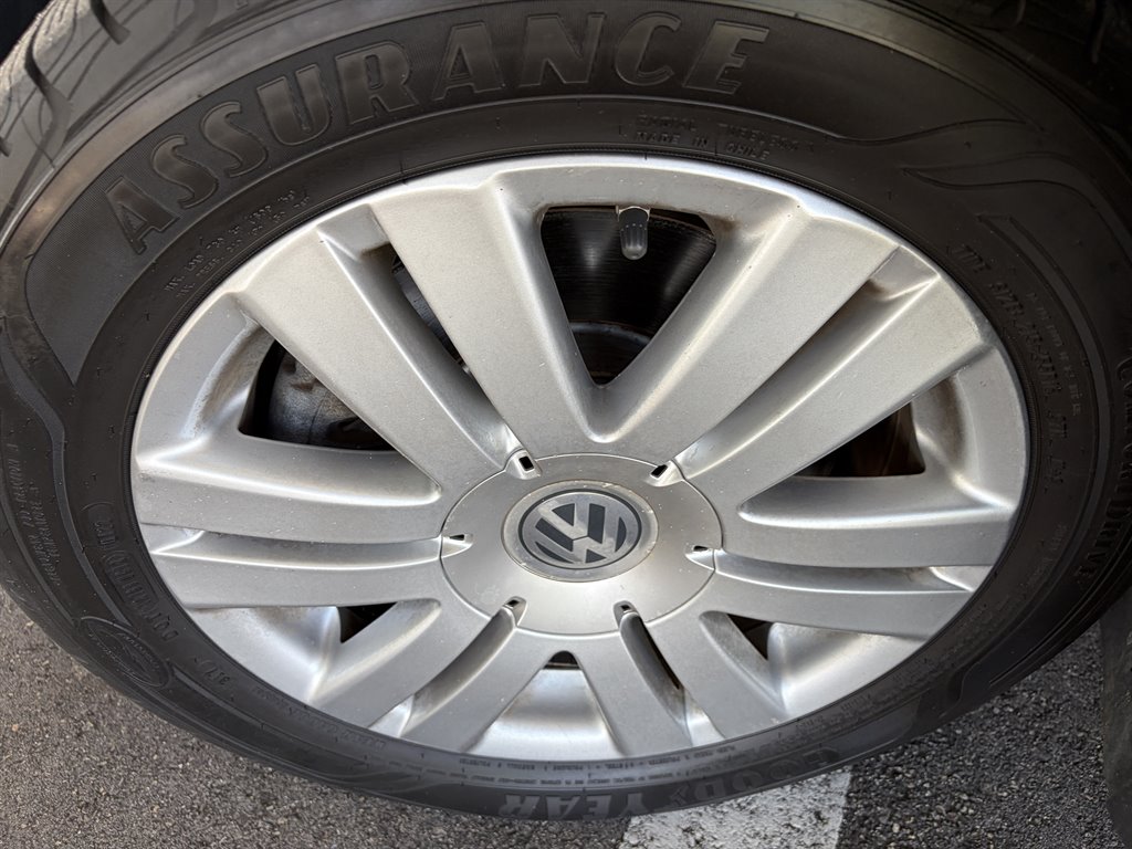 2010 Volkswagen Eos - $7,750