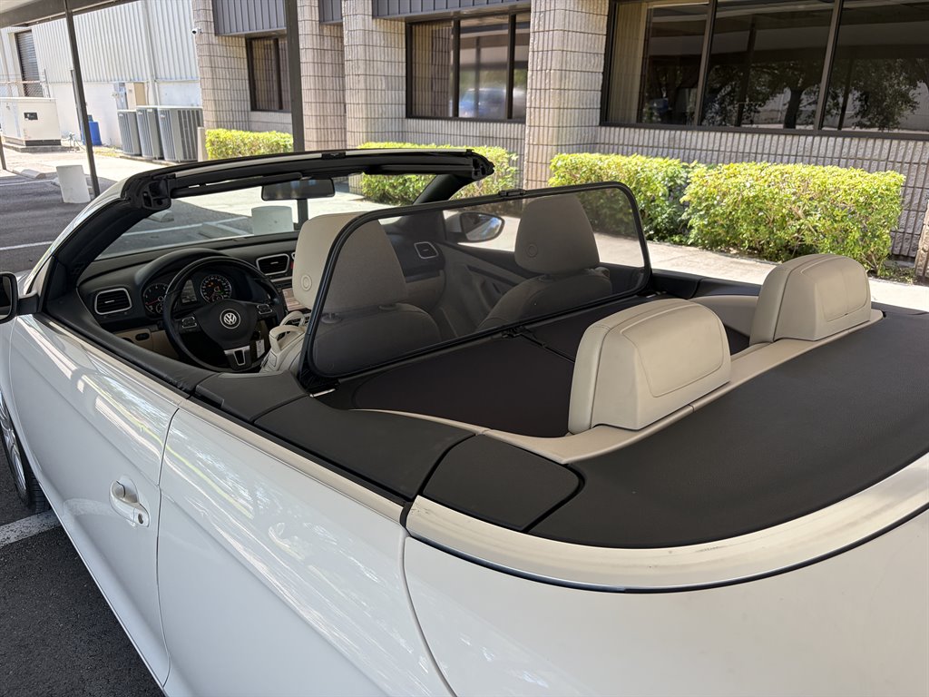 2010 Volkswagen Eos - $7,750