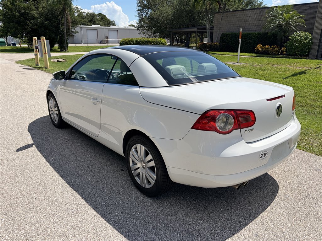 2010 Volkswagen Eos - $7,750