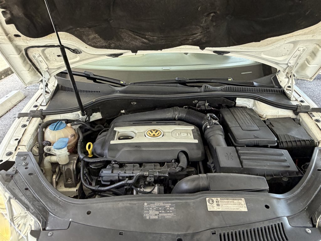 2010 Volkswagen Eos - $7,750