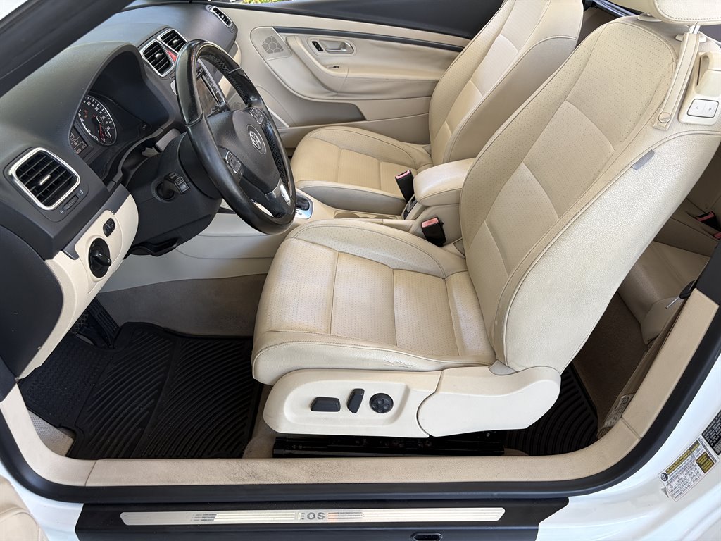 2010 Volkswagen Eos - $7,750