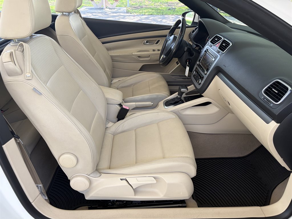 2010 Volkswagen Eos - $7,750