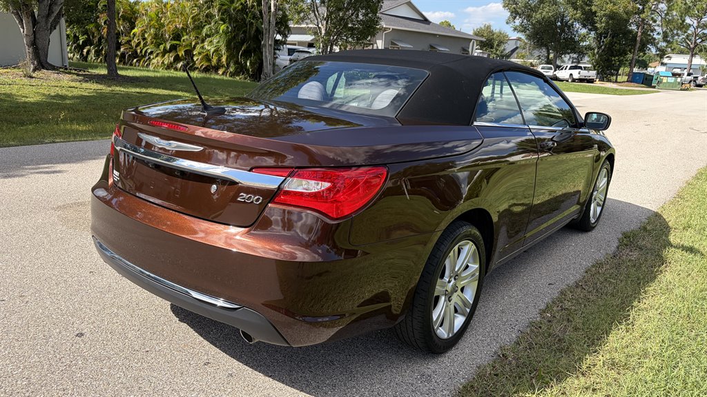 2012 Chrysler 200 - $8,999